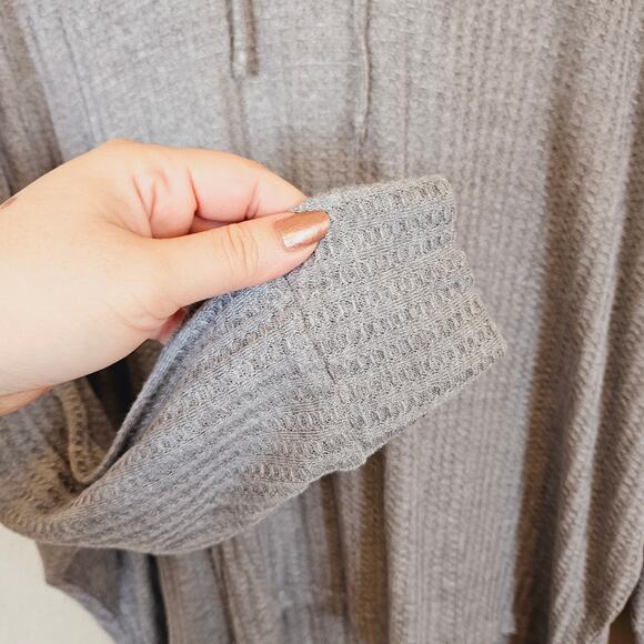 Chaser Waffle Knit Long Sleeve Top With Hood in Gray Size Medium - Picture 5 of 8